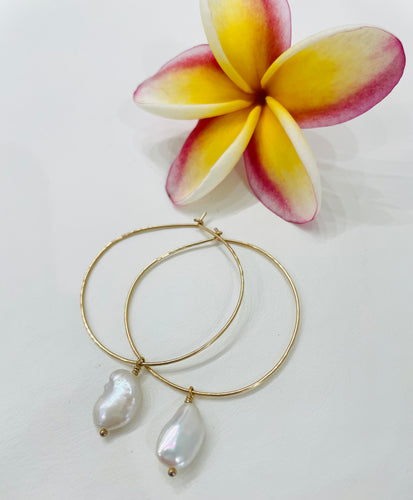 Hoop Earrings with White Pearls